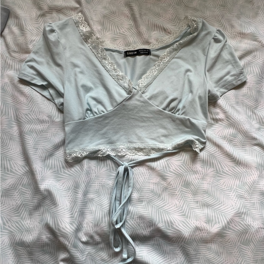 light blue crop top tie